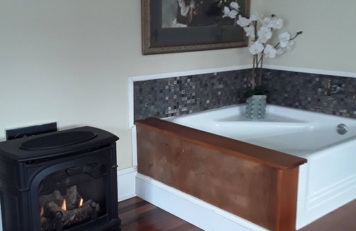 Anacortes House | Deluxe Master Suite inside a Victorian home, across from historic Causland park.