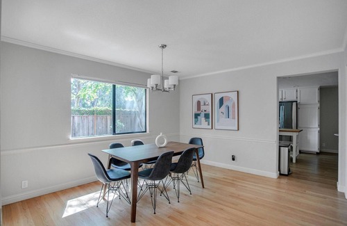 Menlo Park House | Deluxe Menlo Park 3BR w/Outdoor Space, nr Groceries, by Blueground