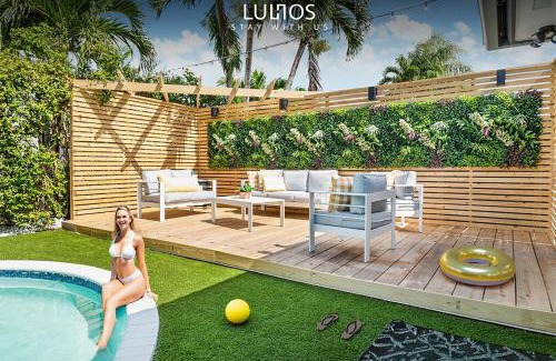 Richmond West House | Deluxe Miami House w 5BR Mini Golf & Heated Pool L62
