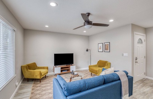 Milpitas Apartment | Deluxe Milpitas 3BR w/ Backyard & A/C, nr Shopping, by Blueground