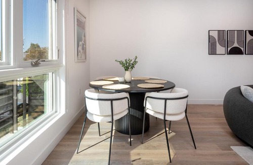 Larchmont Apartment | Deluxe Modern 2-bedroom Condo with Roof Deck!