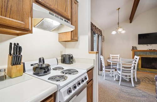 West Bridgewater Hotel | Deluxe One Bedroom Queen Suite on the 2nd floor with outdoor heated pool 202