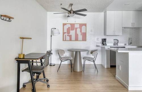 Midtown Apartment | Deluxe Palo Alto 1BR w/Gym, Pool & W/D, nr Stanford, by Blueground