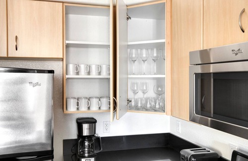 Playa Del Rey Apartment | Deluxe Playa Del Rey 2BR w/Pool & Gym, nr Playa Beach, by Blueground