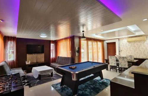 Central Pattaya Villa | Deluxe Pool Villa close to Beach and Walking Street!