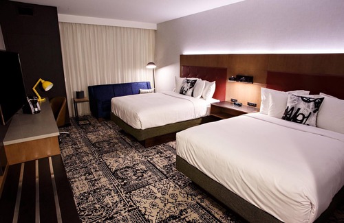 Lititz Hotel | Deluxe Queen Beds (2) - Backstage Vibe, Lancaster Charm - Free Wifi -Indoor Pool