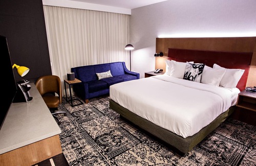 Lititz Hotel | Deluxe Queen Beds (2) - Backstage Vibe, Lancaster Charm - Free Wifi -Indoor Pool