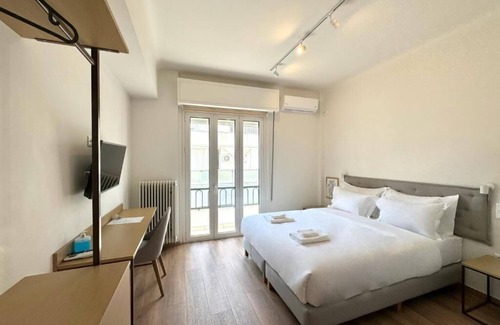 Kaisariani Apartment | Deluxe Queen or 2 Single Beds - R5 with balcony