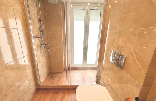 Kaisariani Apartment | Deluxe Queen or 2 Single Beds - R2 with balcony