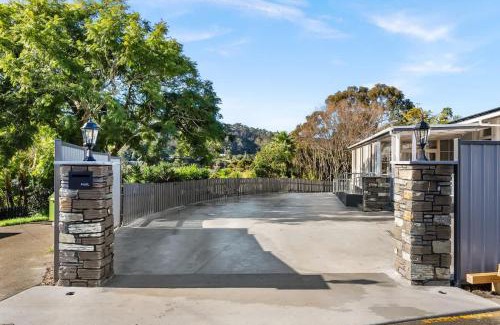 Whangarei House | Deluxe Queen Room at Wolfe Street