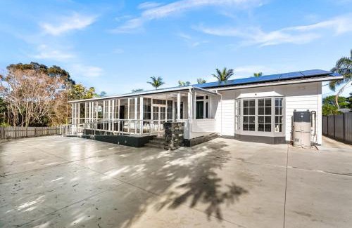 Whangarei House | Deluxe Queen Room at Wolfe Street