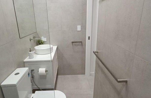 Holmview Apartment | Deluxe Queen Studio New