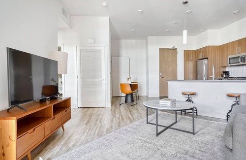 Centennial Apartment | Deluxe Redwood City 1BR w/Gym & W/D, walk to Caltrain, by Blueground