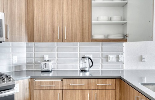 Centennial Apartment | Deluxe Redwood City 1BR w/Gym & W/D, walk to Caltrain, by Blueground