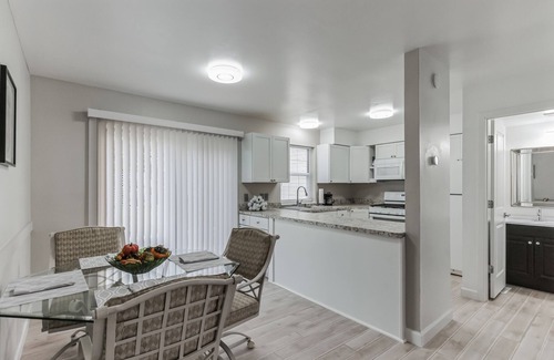 Lake St Louis Condo | Deluxe renovated condo conveniently located. 30 DAY MININUM