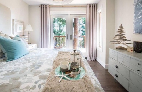 Halfmoon Bay Cottage | Deluxe romantic couple cottage overlooking the ocean