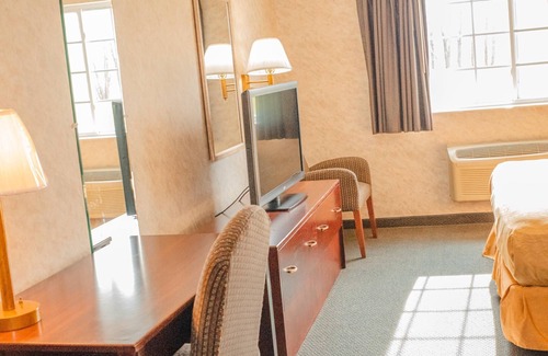 Colfax Hotel | Deluxe Room, 1 King Bed