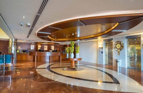 Abu Dhabi Apartment | Deluxe Room Near Abu Dhabi Ladies Club.