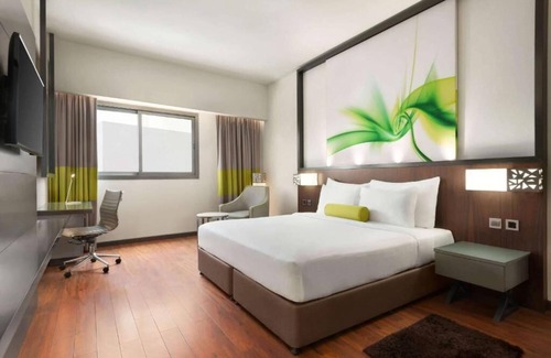 Al Muraqqabat Hotel | Deluxe Room Near Al Rigga Metro By Luxury Bookings