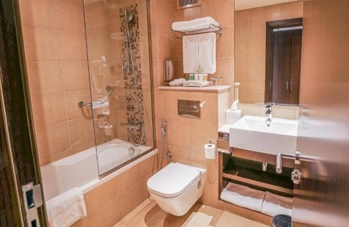 Al Danah Apartment | Deluxe Room Near Capital Park By E R