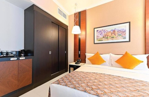 Al Barsha 1 Hotel | Deluxe Room Near Mall of Emirates By E R