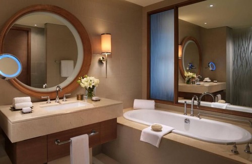Eastern Mangrove Apartment | Deluxe Room Near Starbucks Mangroves