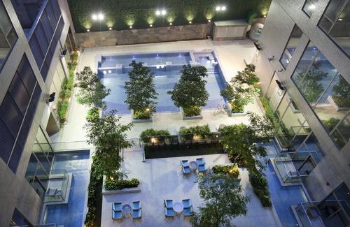 Kwai Chung House | Deluxe Room with queen bed - free WiFi+Pool+Gym