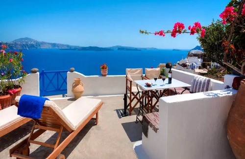 Oia Villa | Deluxe Santorini Studio | Santorini Studio | Wonderful Sea Views
