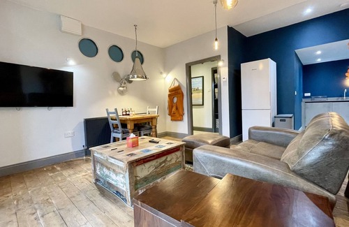 North Sunderland Apartment | Deluxe-self catering sleeps 2 -Salmon - Pets