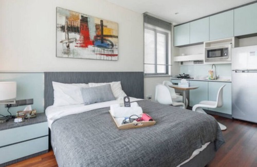 Bedok House | Deluxe serviced apartment- Modern studio room EZS5