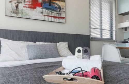Bedok House | Deluxe serviced apartment- Modern studio room EZS5