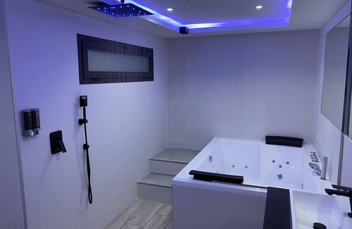Linares Apartment | Deluxe Silver