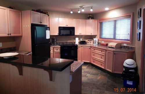 Okanagan-Similkameen Condo | Deluxe Ski in/out Condo in Village Centre