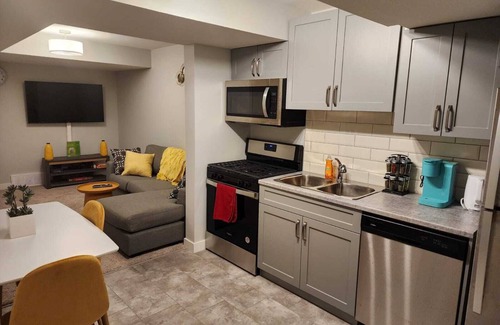 Southwest Edmonton House | DELUXE SPACES