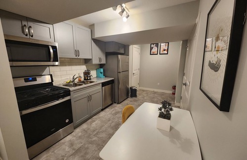 Southwest Edmonton House | DELUXE SPACES