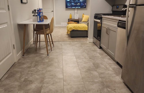 Southwest Edmonton House | DELUXE SPACES