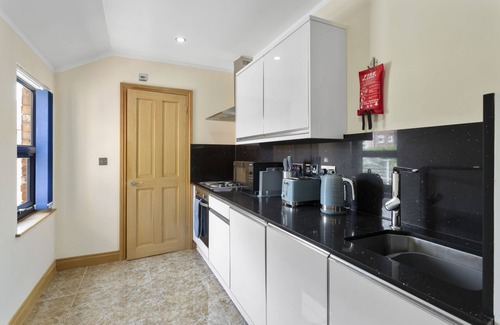 West Bridgford Apartment | Deluxe Studio Apartment with Free Parking and Wi-Fi