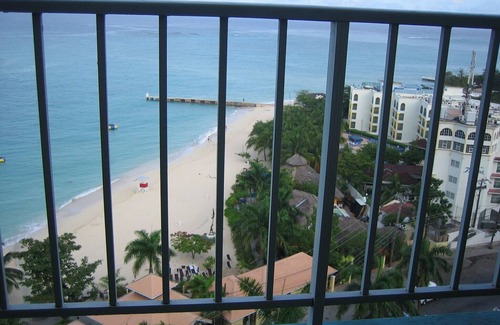 Coral Gardens Condo | Deluxe Studio Condo Overlooking Bay