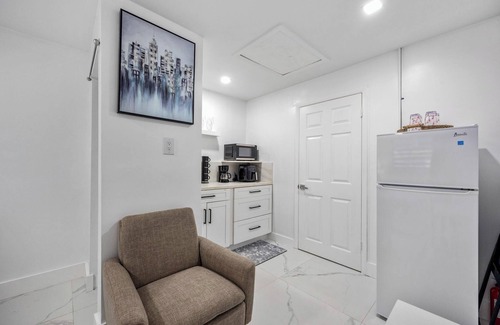 Carol City Apartment | Deluxe studio in fabulous Miami Gardens with a nice King Bed, AC, Wi-Fi