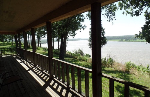 Golconda House | Deluxe Suite w/Full Kitchen in the Shawnee National Forest