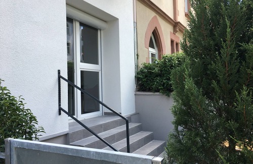 Ostend Apartment | Deluxe Suite with Full Kitchen in Central Frankfurt