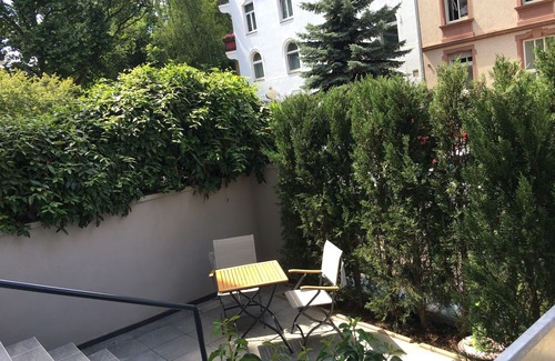 Ostend Apartment | Deluxe Suite with Full Kitchen in Central Frankfurt