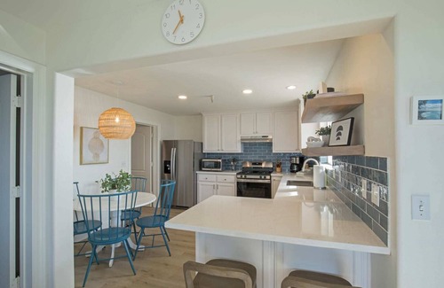 Shelter Cove House | Deluxe Suite | Full Kitchen | Jacuzzi | Rm 7