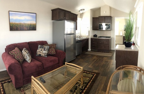 Stockton House | Deluxe "Sunset" Vacation rental in private marina on the California Delta