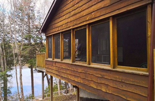Seguin Cabin | Deluxe Three Bedroom Cottage
