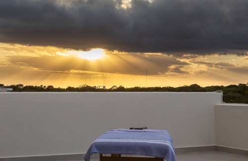 Akumal Apartment | Deluxe Top Floor Apartment Hot Tub Pool 302B