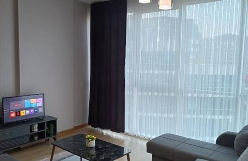 Pendik Apartment | Deluxe Triple Room- 5 min to Airport. 2 min to Shopping Mall.