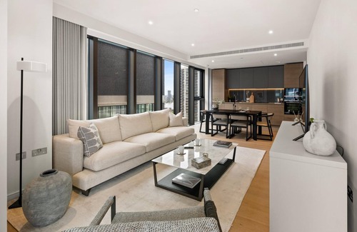 Canary Wharf Apartment | Deluxe two bedroom Canary Wharf apartment with river views