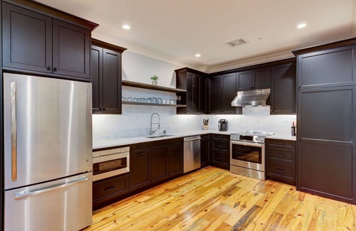 Charleston Historic District Apartment | Deluxe Two Bedroom Suite - Steps to King Street