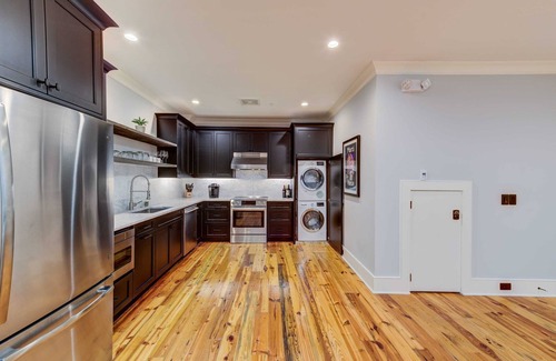 Charleston Historic District Apartment | Deluxe Two Bedroom Suite - Steps to King Street